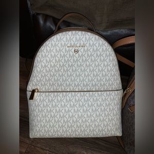 NWT MICHAEL KORS MEDIUM VALERIE BACKPACK. VANILLA/ACORN.